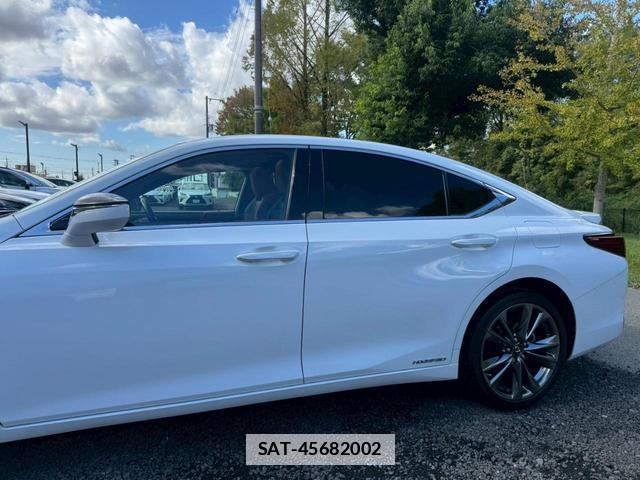 Lexus ES 2019-01 7794332-6