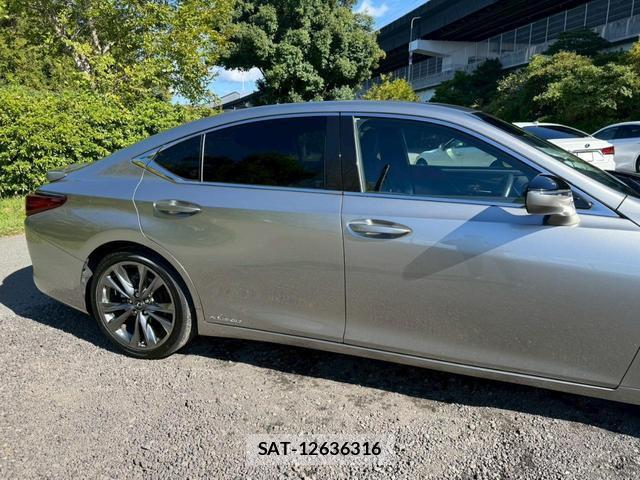 Lexus ES 2018-10 7794335-1