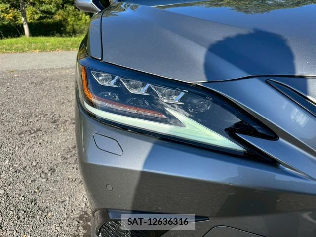 Lexus ES 2018-10 7794335-10