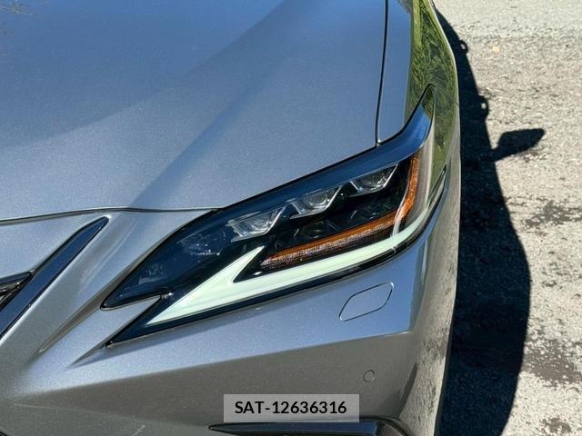 Lexus ES 2018-10 7794335-3
