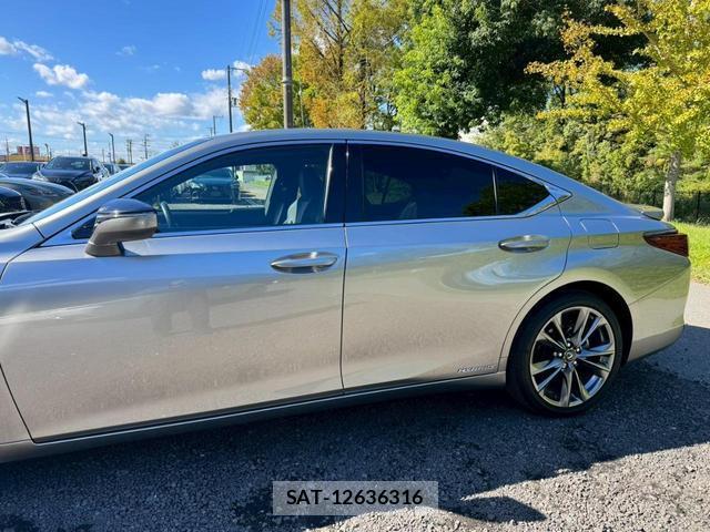 Lexus ES 2018-10 7794335-9