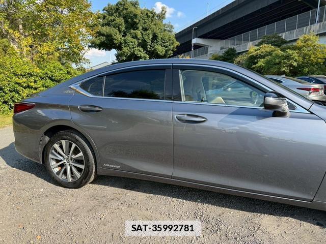 Lexus ES 2019-10 7794342-1