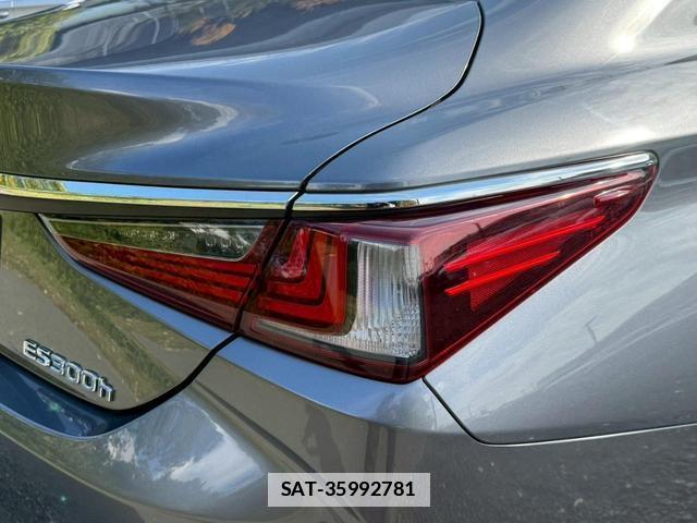Lexus ES 2019-10 7794342-16