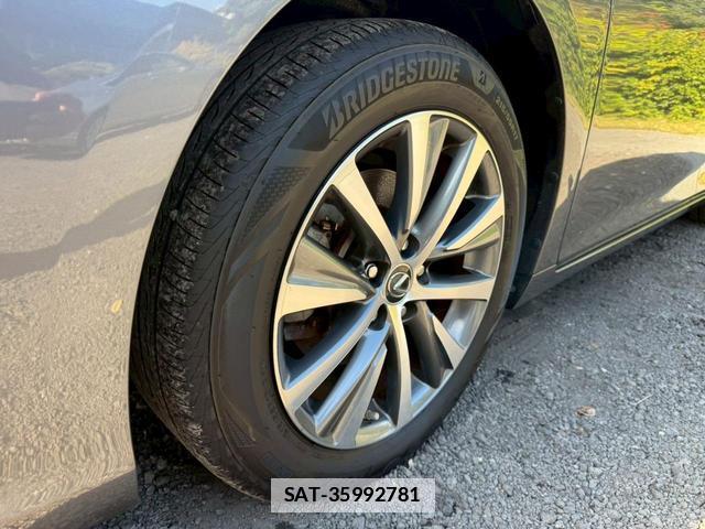Lexus ES 2019-10 7794342-7
