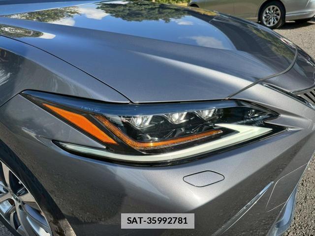 Lexus ES 2019-10 7794342-9