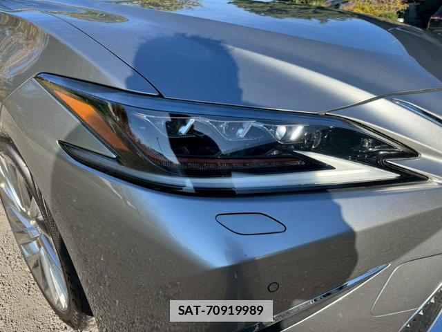 Lexus ES 2019-01 7794345-13