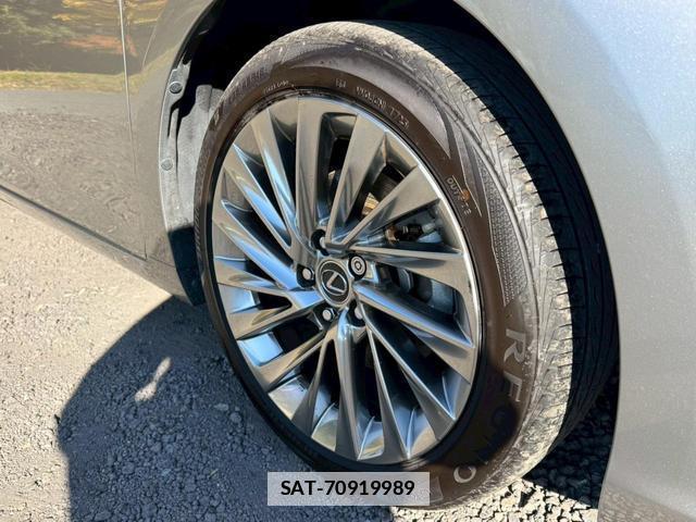 Lexus ES 2019-01 7794345-16