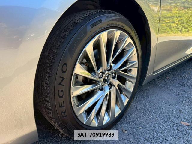 Lexus ES 2019-01 7794345-7
