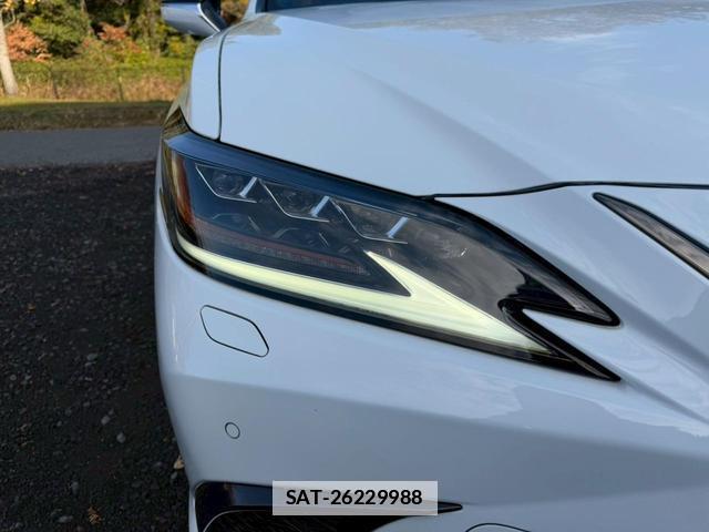 Lexus ES 2020-11 7794348-10