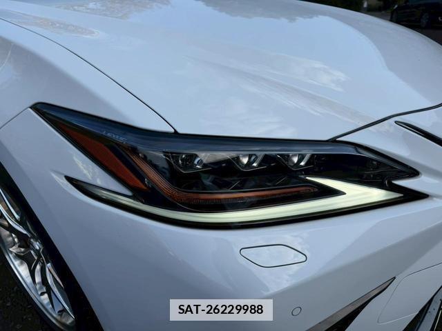 Lexus ES 2020-11 7794348-11