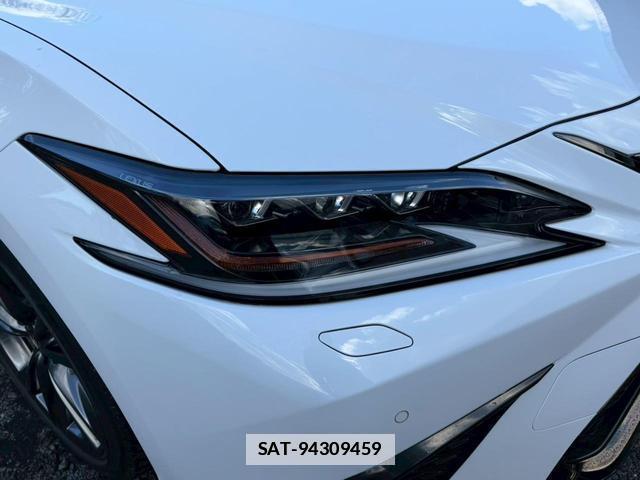 Lexus ES 2019-02 7794357-10
