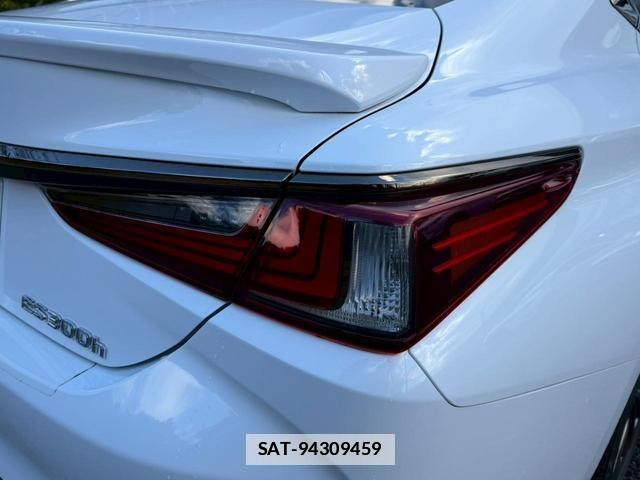Lexus ES 2019-02 7794357-14