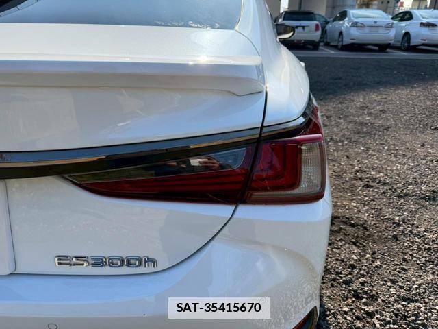 Lexus ES 2019-12 7794359-1