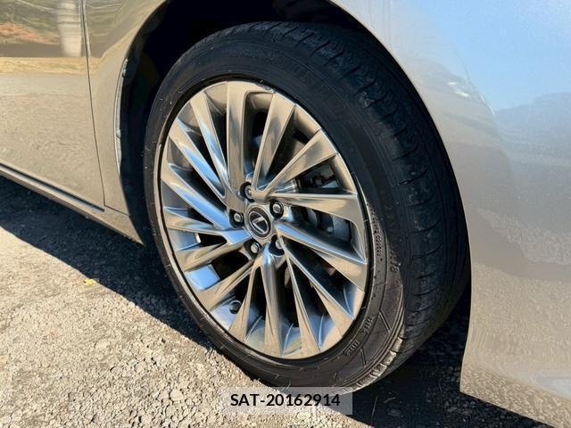Lexus ES 2018-12 7794364-6