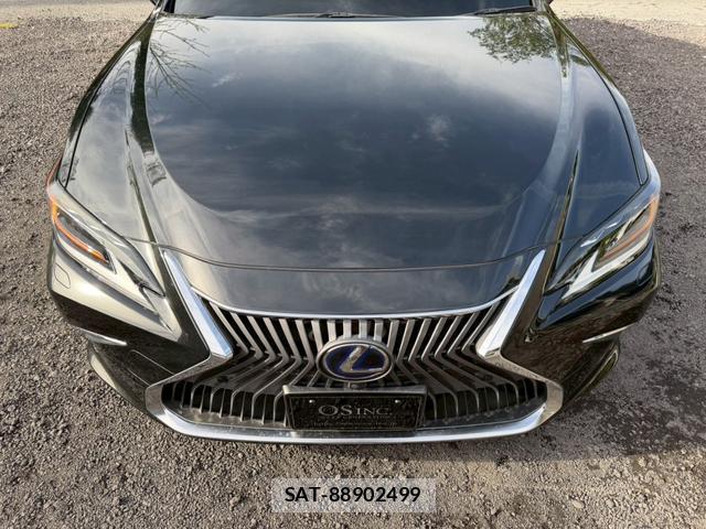 Lexus ES 2018-12 7794407-17