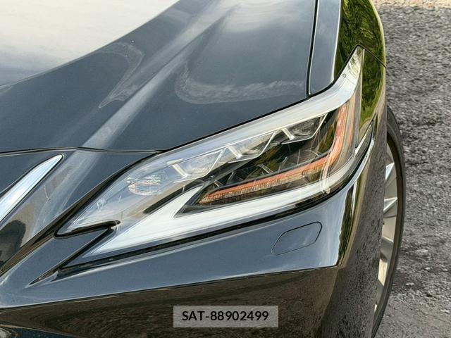 Lexus ES 2018-12 7794407-3