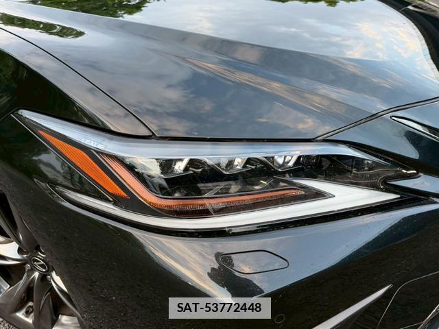 Lexus ES 2019-02 7794419-11