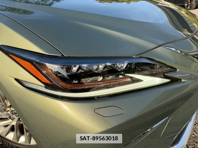 Lexus ES 2019-04 7794421-11