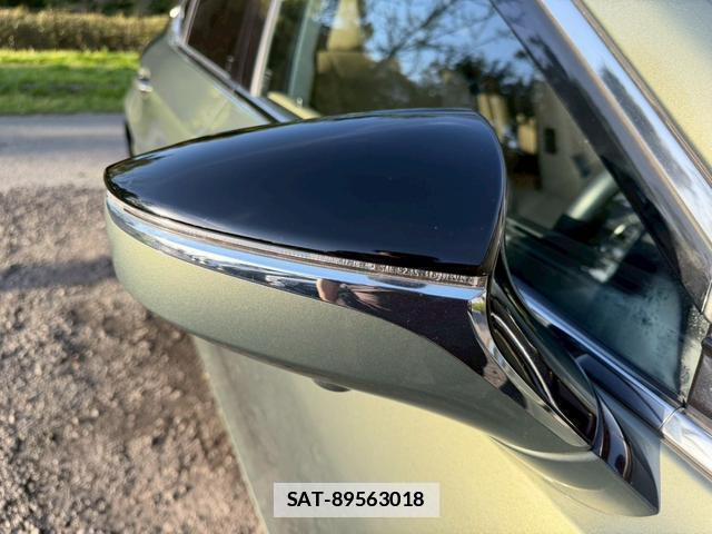 Lexus ES 2019-04 7794421-15