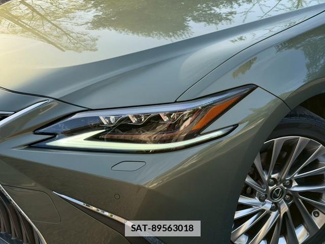 Lexus ES 2019-04 7794421-3