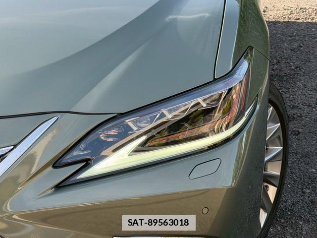 Lexus ES 2019-04 7794421-4