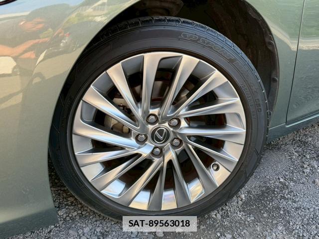 Lexus ES 2019-04 7794421-7