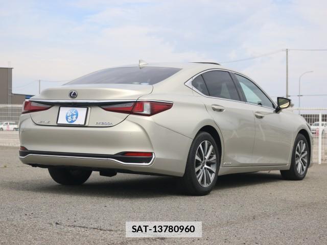Lexus ES 2019-07 7796364-13