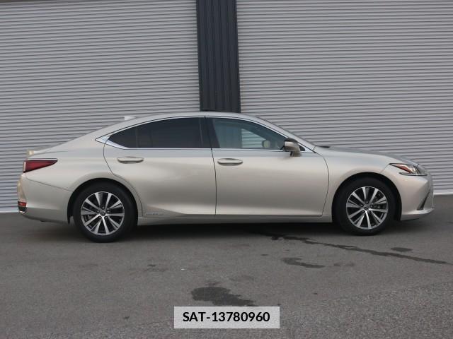 Lexus ES 2019-07 7796364-3