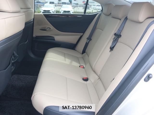 Lexus ES 2019-07 7796364-6