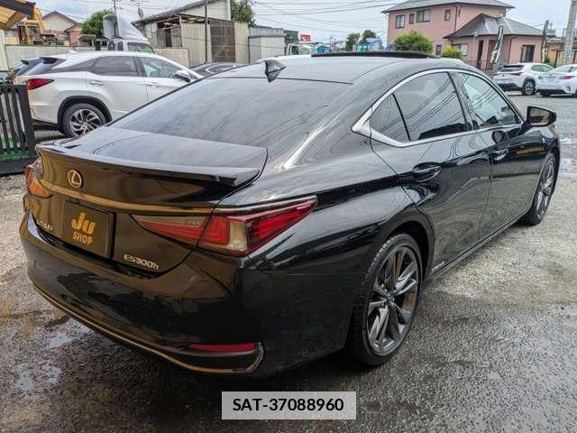 Lexus ES 2019-04 7798700-1
