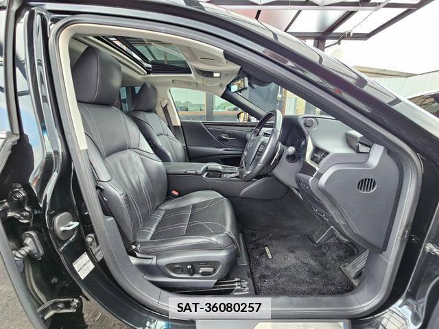 Lexus ES 2019-02 7800792-13