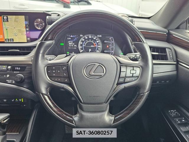 Lexus ES 2019-02 7800792-3