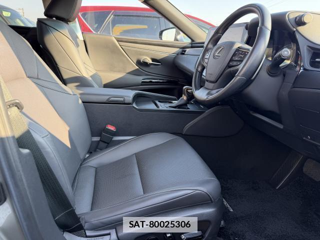 Lexus ES 2022-11 7804033-12