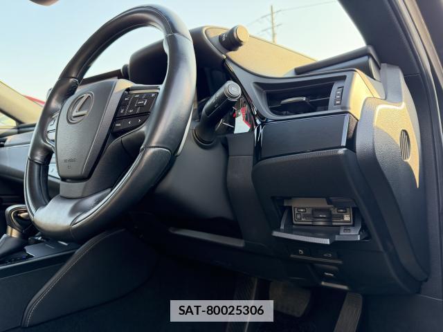 Lexus ES 2022-11 7804033-13