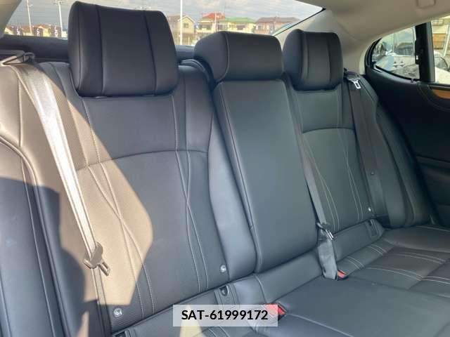 Lexus ES 2019-10 7806445-10