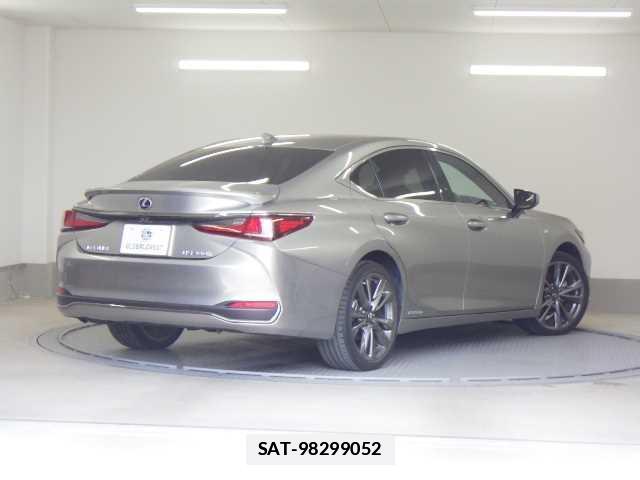 Lexus ES 2019-09 7810904-1
