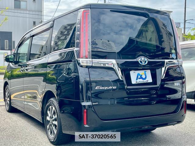 Toyota ESQUIRE 2018-01 7798443-4