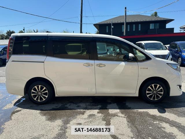 Toyota ESQUIRE 2019-01 7802235-18