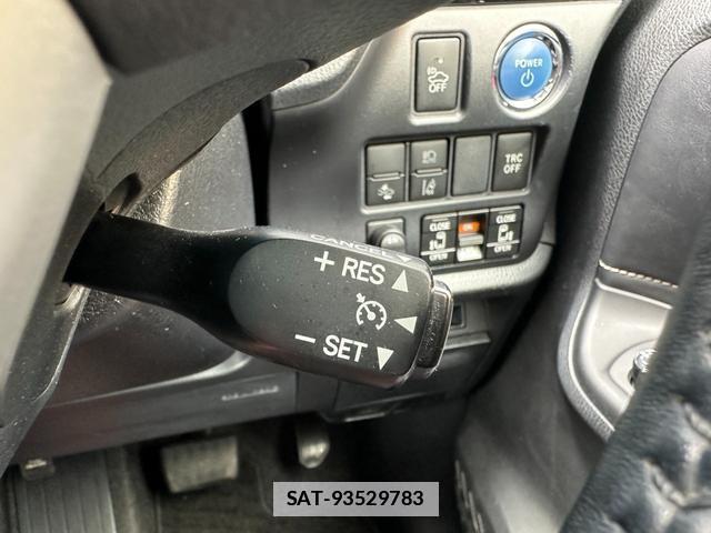 Toyota ESQUIRE 2017-06 7802275-4