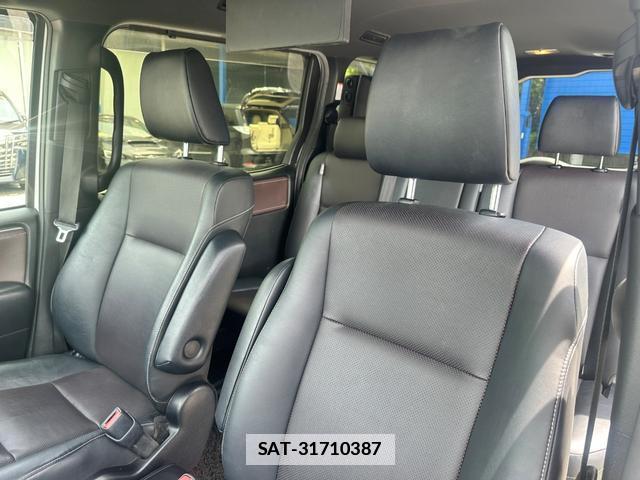 Toyota ESQUIRE 2017-08 7803591-7
