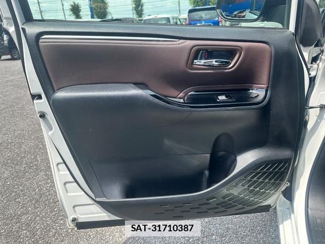 Toyota ESQUIRE 2017-08 7803591-8