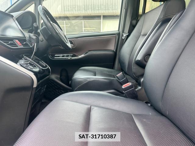 Toyota ESQUIRE 2017-08 7803591-9