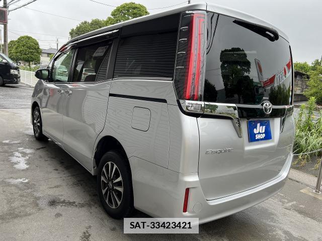 Toyota ESQUIRE 2017-08 7810070-1