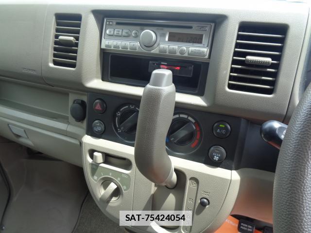 Suzuki EVERY 2012-04 7802051-11