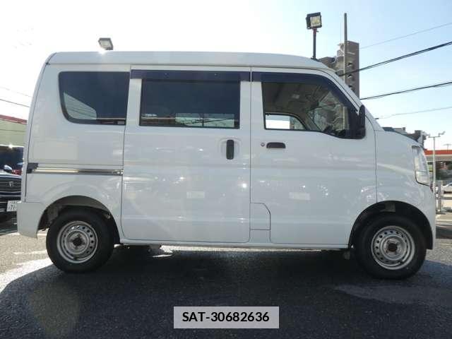 Suzuki EVERY 2017-04 7811264-11