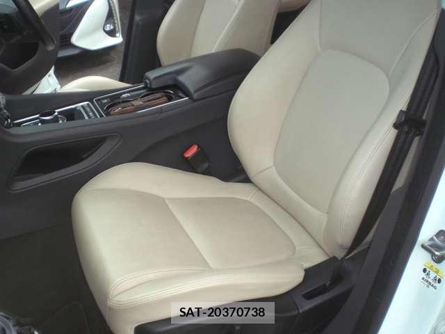 Jaguar F-PACE 2016-09 7795192-13