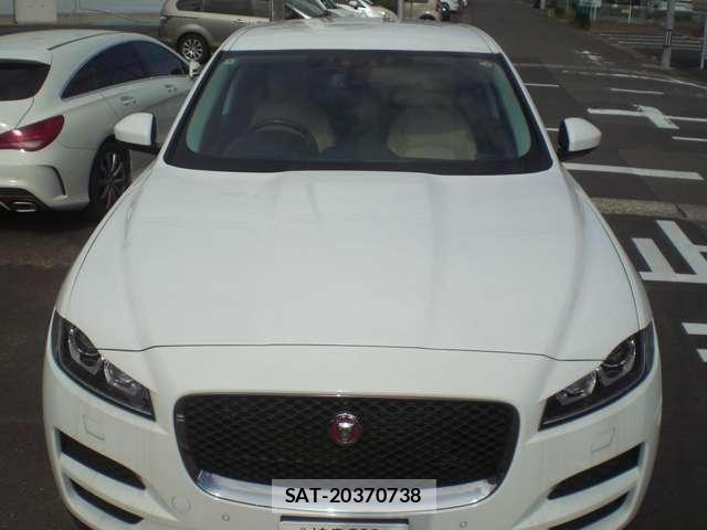 Jaguar F-PACE 2016-09 7795192-14