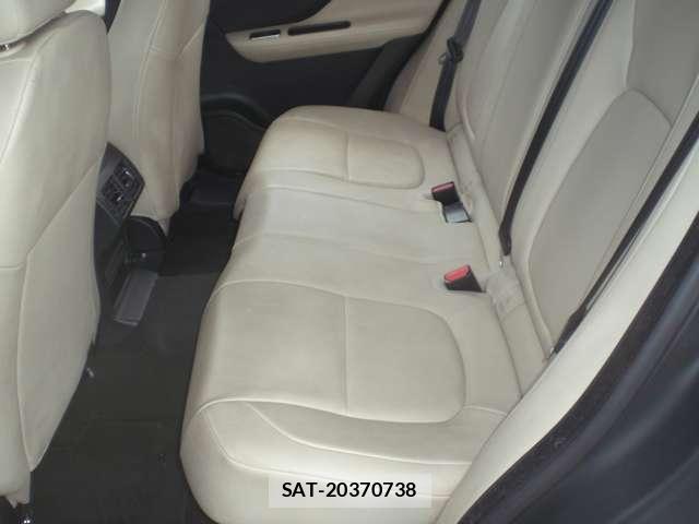 Jaguar F-PACE 2016-09 7795192-15