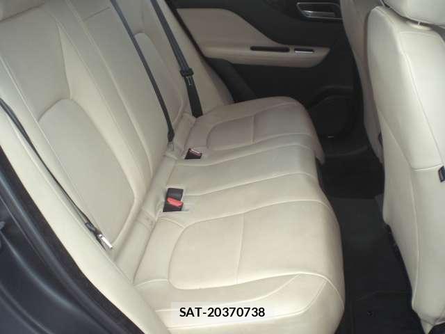 Jaguar F-PACE 2016-09 7795192-8