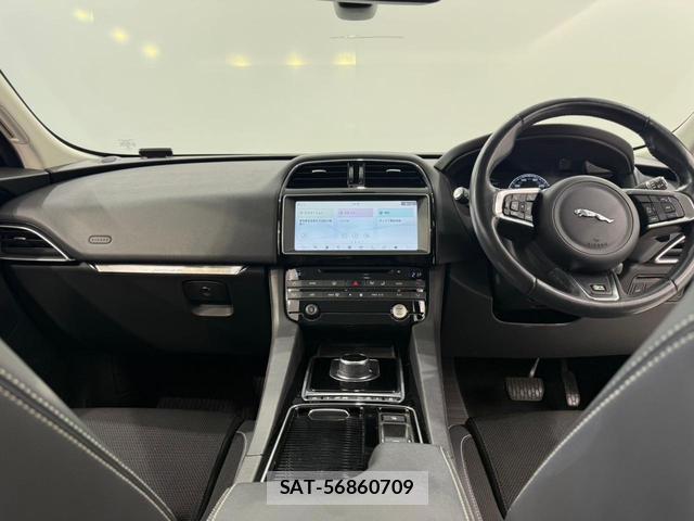 Jaguar F-PACE 2017-07 7795495-1